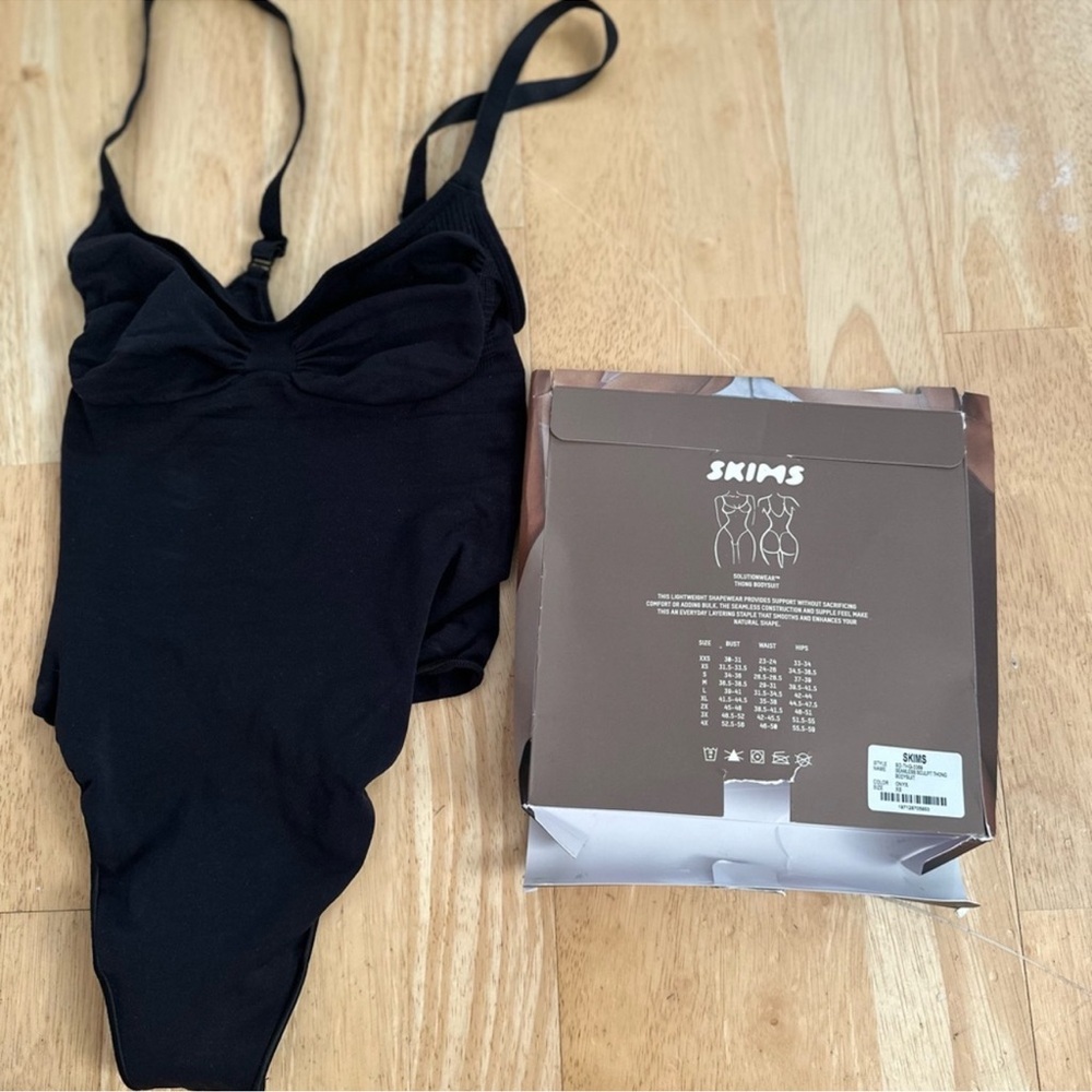SEAMLESS SCULPT
THONG BODYSUIT